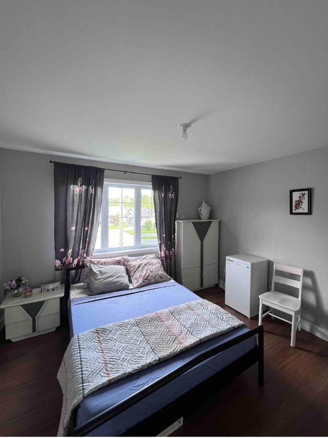 Maison Chaleureuse, Energetique Et Florale Sherbrooke Ngoại thất bức ảnh