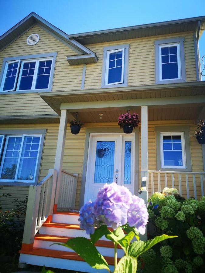 Maison Chaleureuse, Energetique Et Florale Sherbrooke Ngoại thất bức ảnh