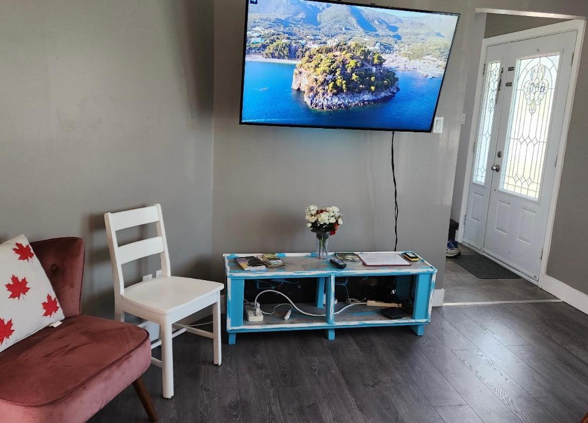 Maison Chaleureuse, Energetique Et Florale Sherbrooke Ngoại thất bức ảnh