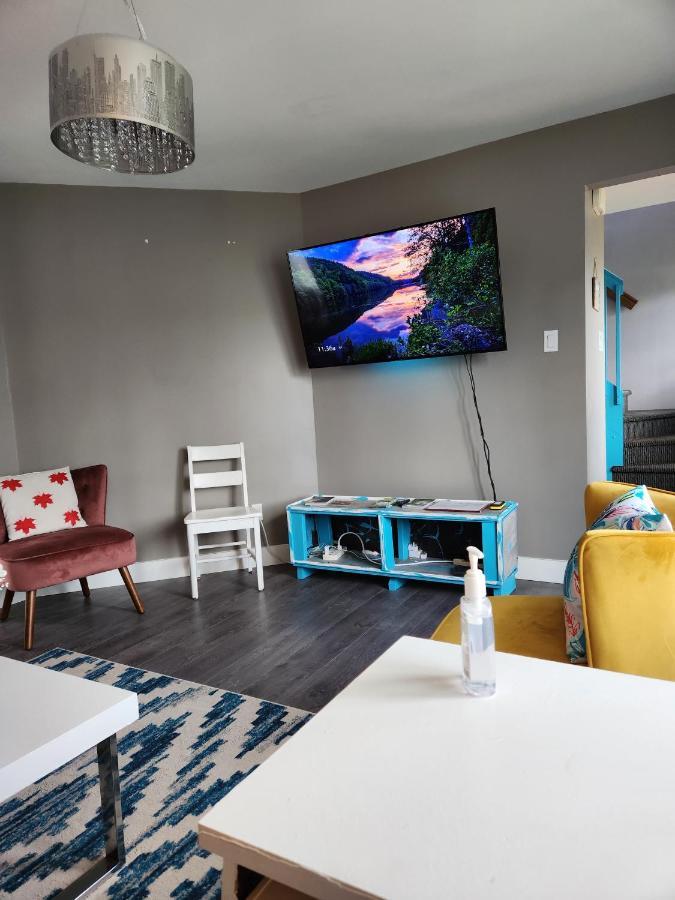 Maison Chaleureuse, Energetique Et Florale Sherbrooke Ngoại thất bức ảnh